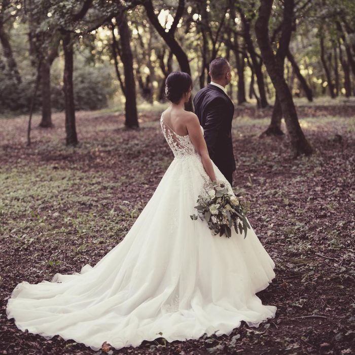jegvirag_eskuvoidekoracio_zsalyazold_greenery_fenyoharasztkastelyszallo_wedding (2)