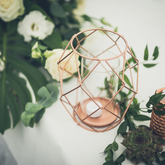 jegvirag_eskuvoidekoracio_zsalyazold_greenery_fenyoharasztkastelyszallo_wedding (5)